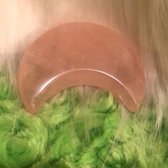 Rose quartz moon palm stone - Picture 5 of 8